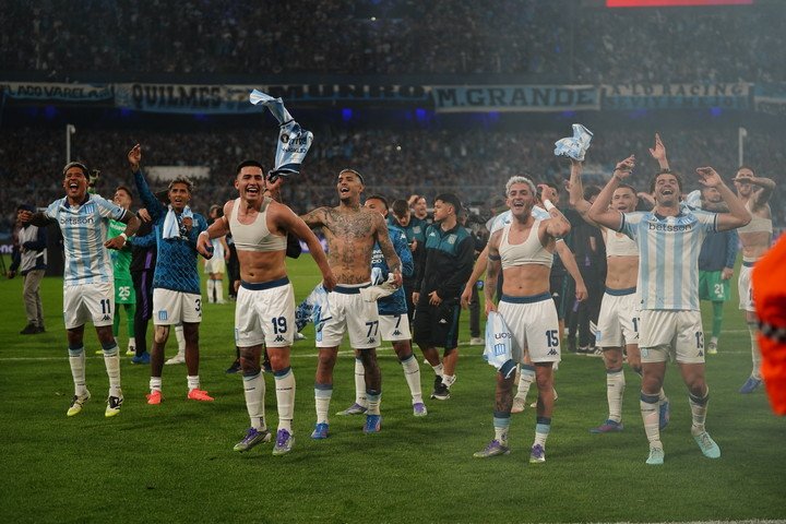Racing viene de clasificarse en Avellaneda.
(Foto Marcelo Carroll - FTP CLARIN)