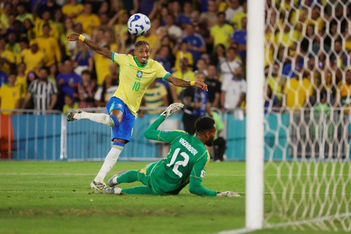 Raphinha se encuentra jugando con la selección de Brasil (EFE).