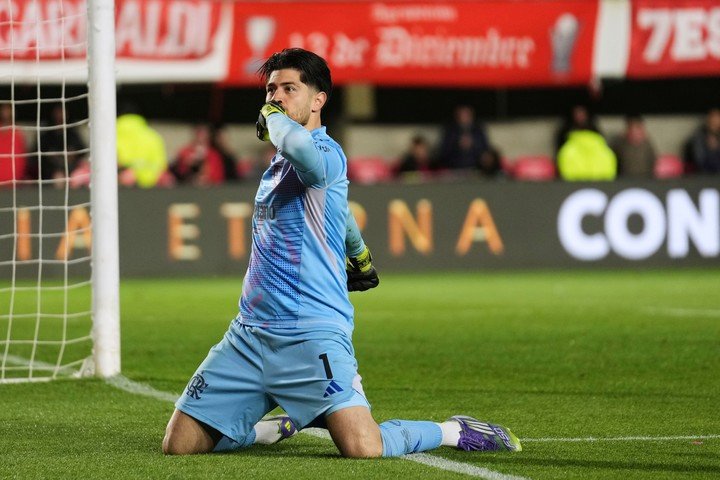 Agustín Rossi festeja el pase a la semi (AP).