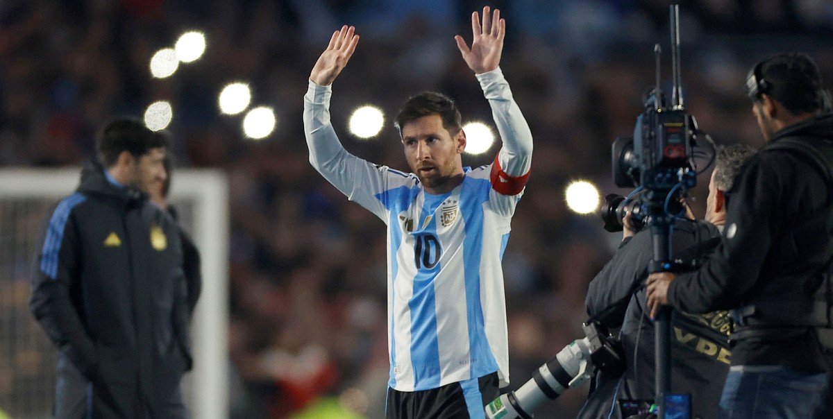 Emocionado, lagrimeó antes del partido (EFE / Juan Ignacio Roncoroni).
