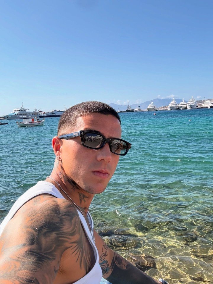 Enzo Fernández de vacaciones en Grecia (sin Instagram).