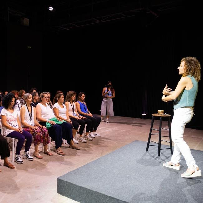 Un momento de la meditación a cargo de Ana Sierra, colaboradora de Petit BamBou.