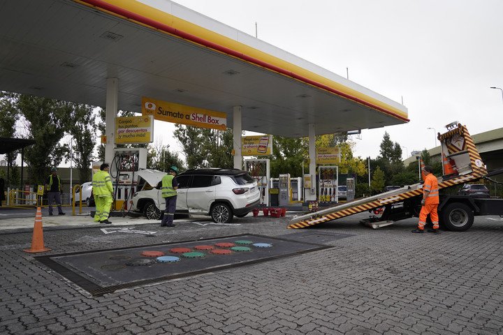 Luego de los festejos con Estudiantes, Palacios chocó contra una estación de servicio (Foto Maxi Failla - FTP CLARIN).
