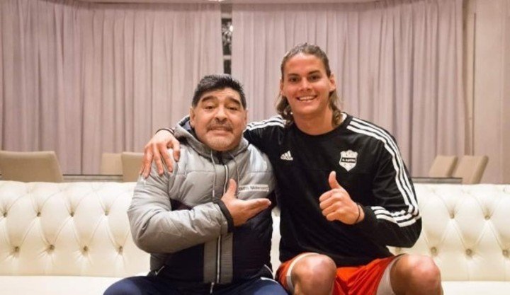Alejandro Gutiérrez con Diego Maradona. (FOTO: Instagram)