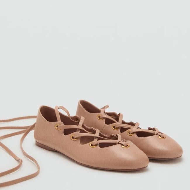 Bailarinas con tiras cruzadasde Mango.