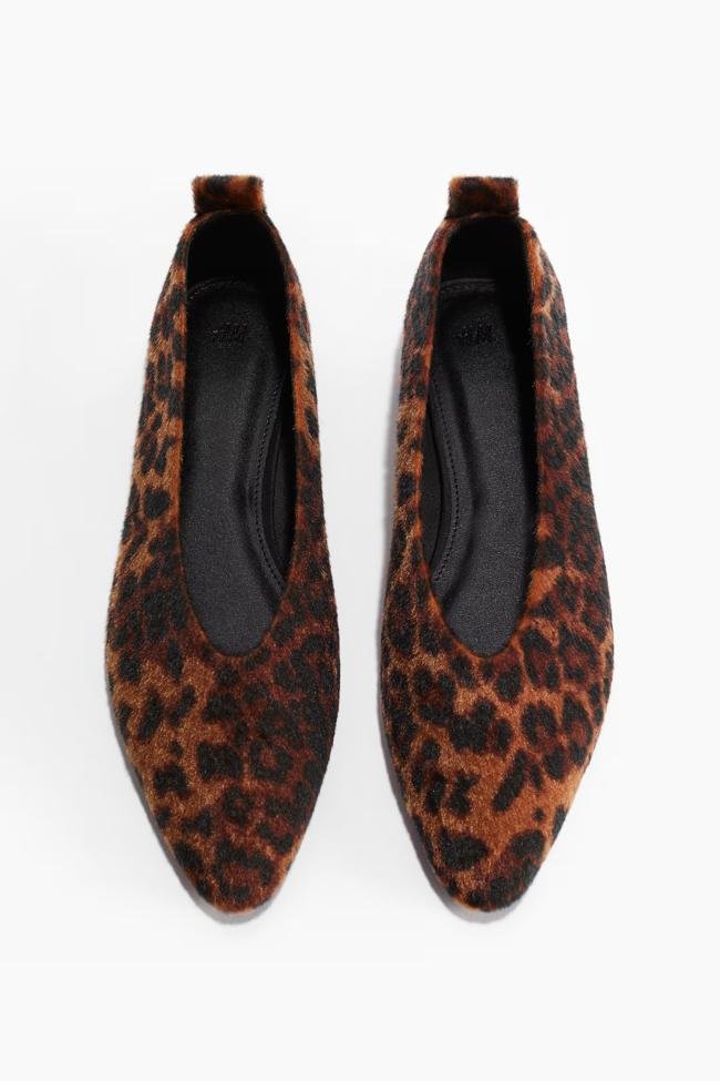 Bailarinas en punta de leopardo de H&M. (29,99 euros).