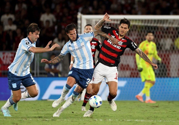 El delantero sufrió un choque con Santiago Sosa. (REUTERS/Sergio Moraes)