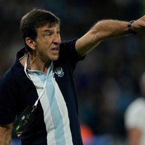 Gustavo Costas, conmovedor y entre lágrimas: "Defraudé a mi gente"