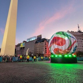 La Trionda iluminó el Obelisco: Argentina recibió la pelota del Mundial 2026