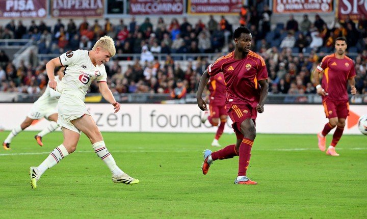 Haraldsson sorprendió en el amanecer del cotejo. EFE.