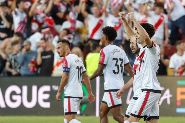 Batalla y Óscar Trejo fueron titulares en el primer partido de Conference League. (EFE/ Juanjo Martín)