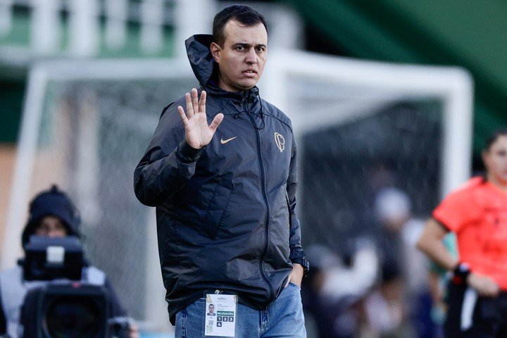 Lucas Piccinato, entrenador del Corinthians femenino. (EFE)