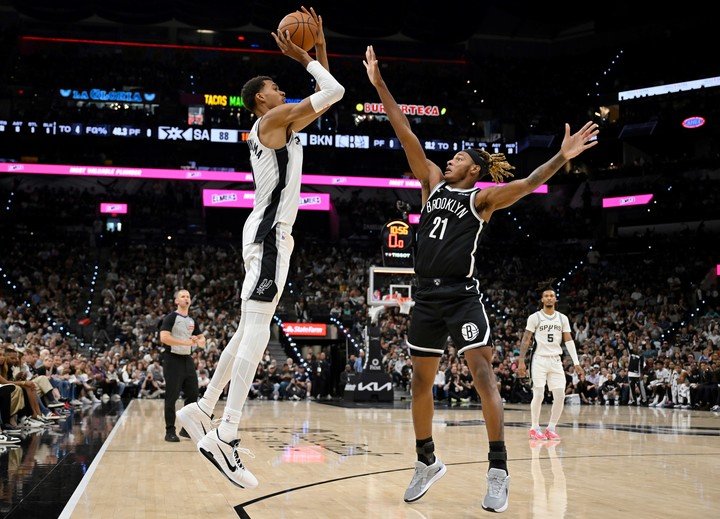 Wemby la rompió frente a Brooklyn (AP Photo).