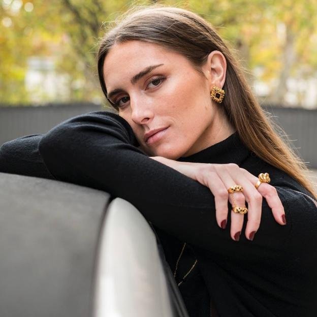 Ni grandes ni de colores: seis joyas finas que enamoran a las más elegantes