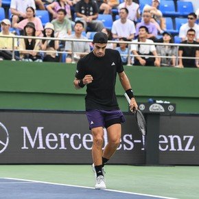Triunfos de Tomás Etcheverry y Francisco Cerúndolo en sus estrenos en el ATP 500 de Viena
