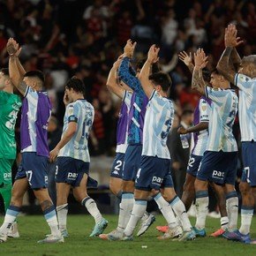 Más allá del golpe, Racing está vivo