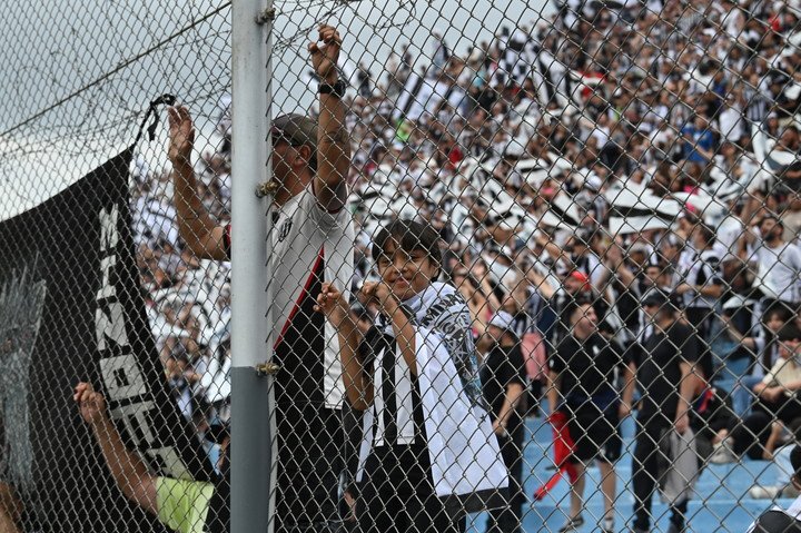La hinchada del Lobo mendozino. Foto: Ariel Carreras
