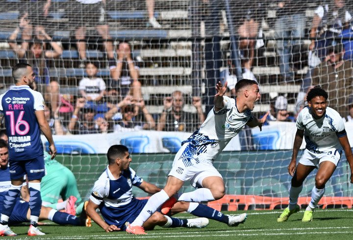 El Lobo cayó ante Talleres por la fecha 12. (FOTOBAIRES).