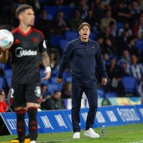Duro golpe para Almeyda: el Sevilla perdió por realizar mal ¡un saque lateral!