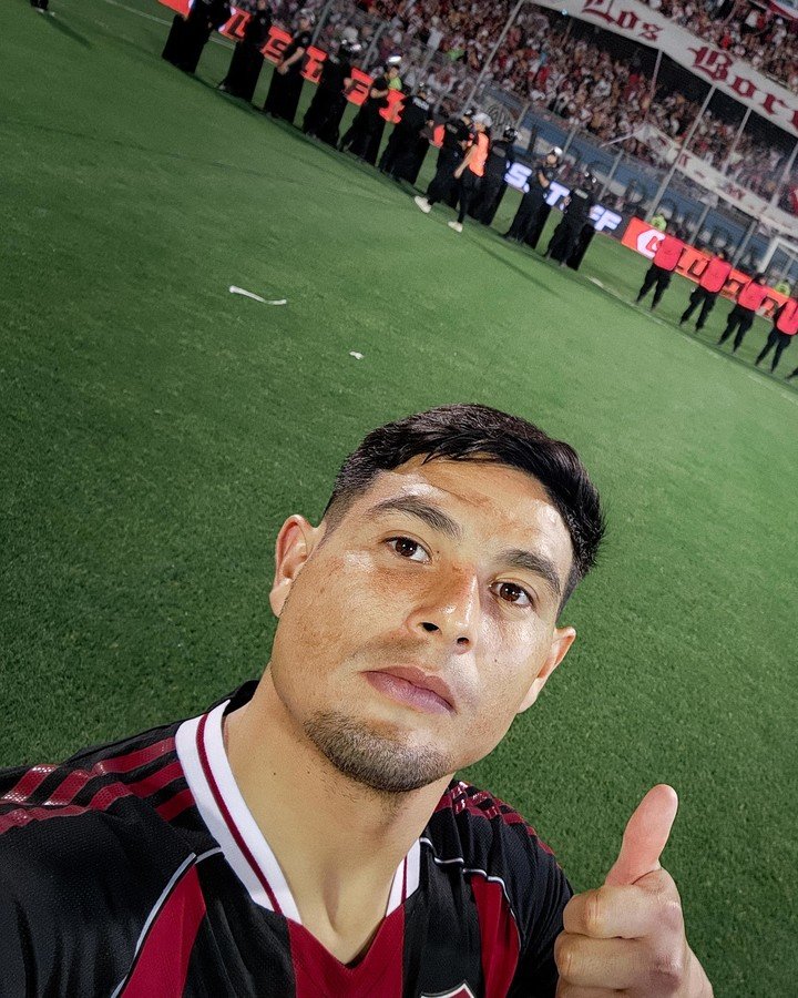 Salas y el pulga arriba (River oficial). 