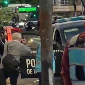 Moretti fue a la sede de San Lorenzo y huyó en patrullero 