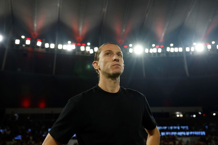 Filipe Luis no llevó a siete titulares (EFE/ Antonio Lacerda).