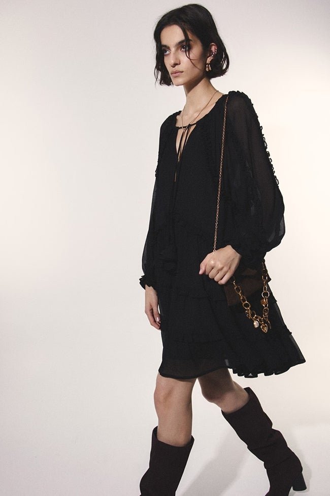 Vestido negro de Sfera (39,99 euros)