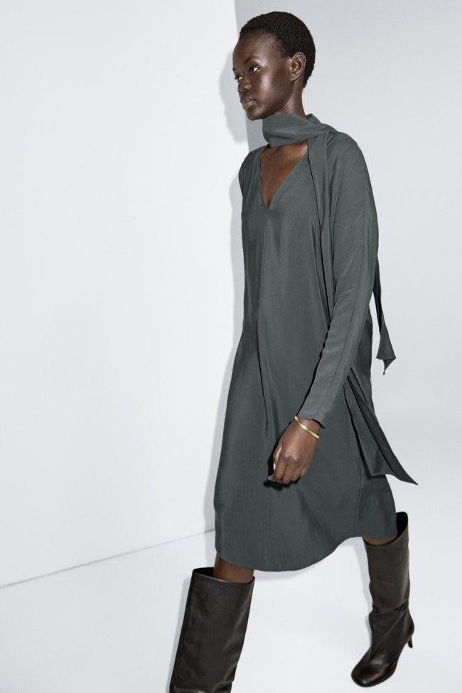 Vestido gris de Massimo Dutti (89,95 euros)
