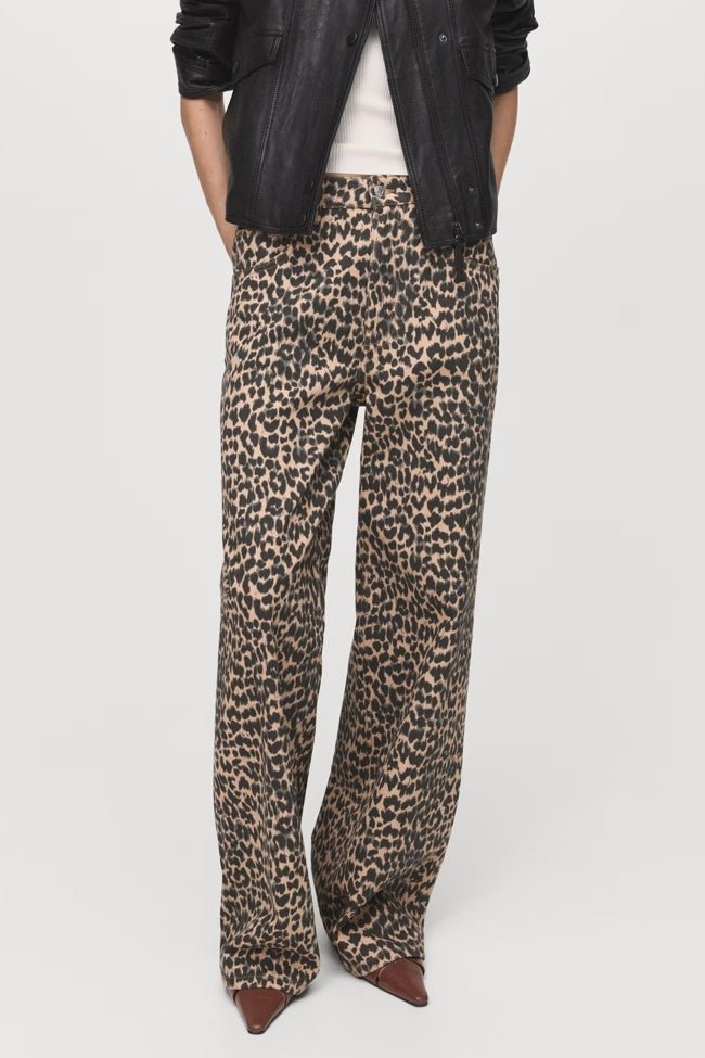 Vaqueros con estampado animal de Mango (39,99 euros)