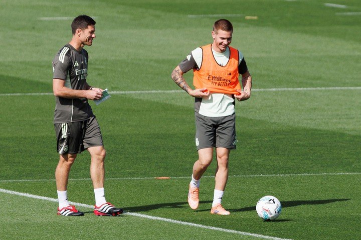 Xabi Alonso y Mastantuono en los entrenamientos. EFE