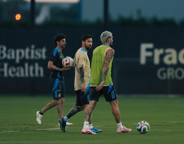 Entrenamiento de la seleccion en Miami Messi De Paul
Prensa AFA