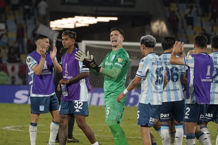Los jugadores de Racing, tras el 0-1 en el Maracaná.
Foto: Marcelo Carroll