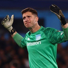 Cambeses, tras la eliminación de Racing: "Morimos de pie"