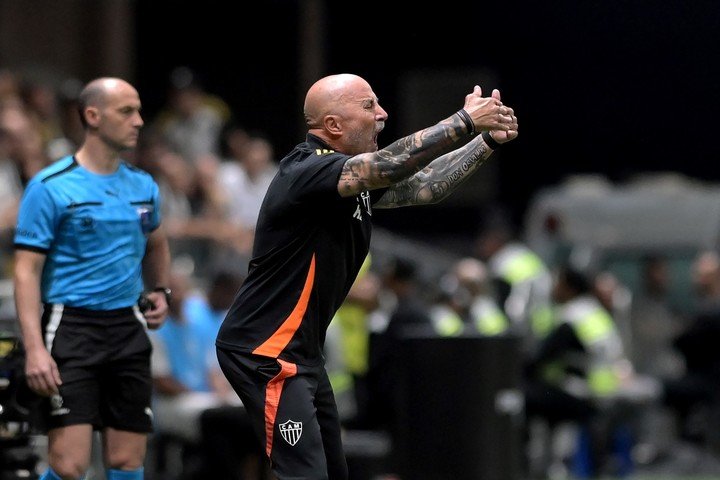Jorge Sampaoli durante el match ante Independiente del Valle.