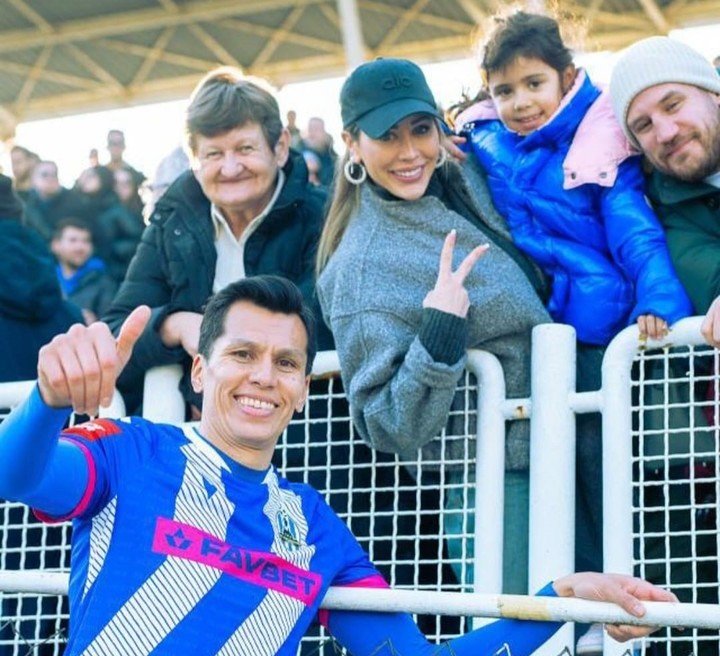 "Lokomotiv no tiene hinchadas, van la familia de los jugadores y amigos a la cancha", contó.