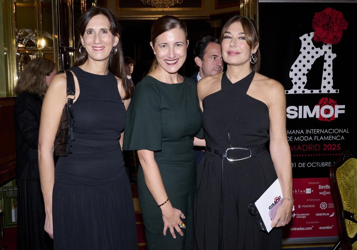 Imagen principal - Entre los asistentes destacaron María Fernández-Miranda, directora de Mujerhoy; Samary Fernández Feito, directora general del Área de Lujo, Revistas y Estilo de Vida en Vocento; Raquel Revuelta, directora de SIMOF y Doble Erre; los diseñadores de Victorio & Lucchino; y la galardonada Rocío Osorno, empresaria e influencer de moda. 