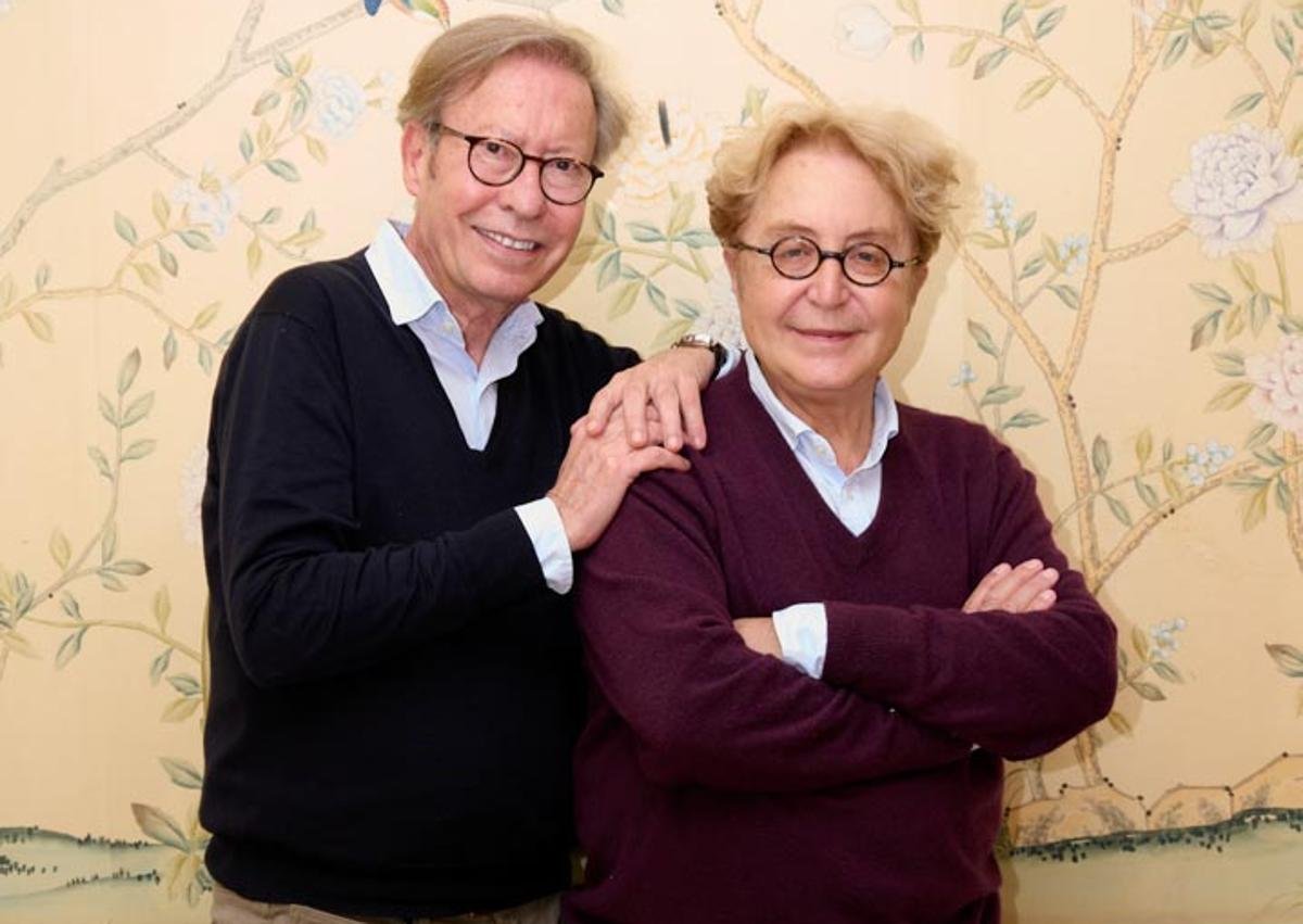 Imagen secundaria 1 - Entre los asistentes destacaron María Fernández-Miranda, directora de Mujerhoy; Samary Fernández Feito, directora general del Área de Lujo, Revistas y Estilo de Vida en Vocento; Raquel Revuelta, directora de SIMOF y Doble Erre; los diseñadores de Victorio & Lucchino; y la galardonada Rocío Osorno, empresaria e influencer de moda. 
