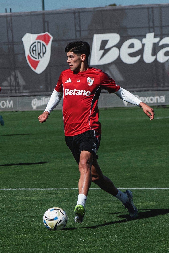 El pibe pasó de vender alfajores a la Selección (Foto: Prensa River).