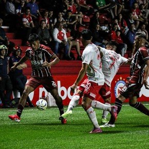 Argentinos y Central Córdoba empataron sin goles en un partido peleado