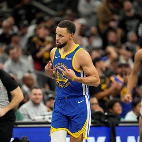 Stephen Curry igualó un récord de Michael Jordan