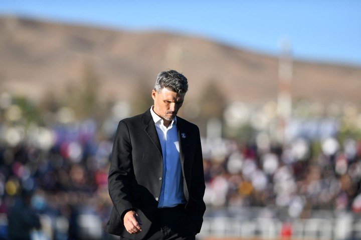 Fernando Ortiz, el DT de Colo Colo, lamenta la derrota con los Mineros.