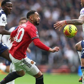 Con el Cuti Romero de capitán, el Tottenham pierde frente al Manchester United
