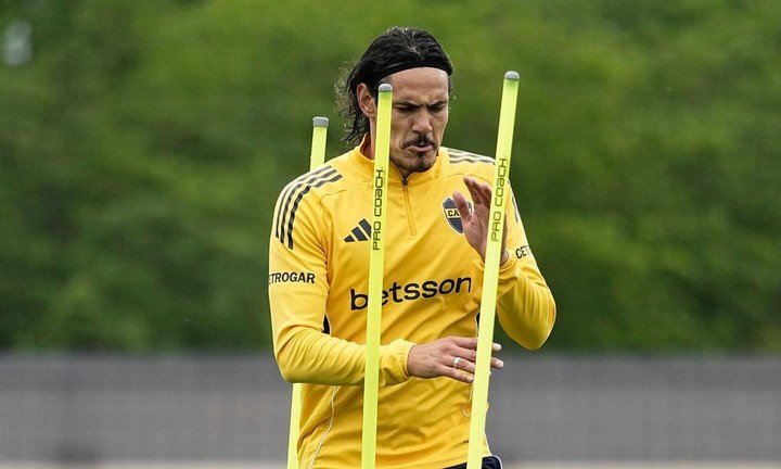 Cavani en el entrenamiento de Boca. (Foto: Prensa Boca)