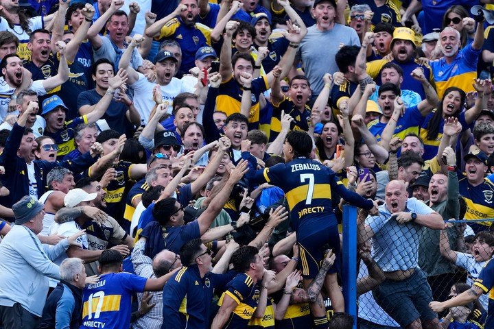 Zeballos y el festejo inolvidable.