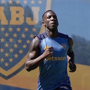 La revelación de Advíncula sobre su futuro y las perlitas de sus charlas con Riquelme