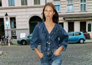 La camisa vaquera con volantes, la pieza clave en tu armario de otoño