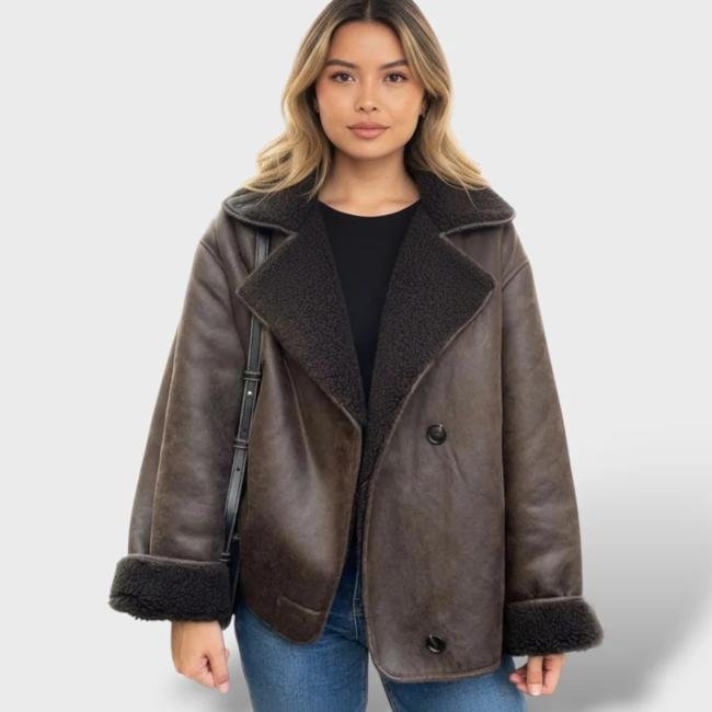 Chaqueta de doble faz marrón de Camila Sevilla, 62,95 euros.