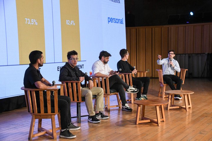 Participaron de la charla gente de Racing, River, Central y Riestra
(Foto Santiago Garcia Díaz FTP CLARIN).
