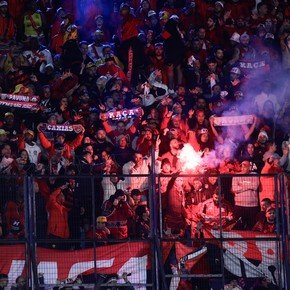 Videos: gestos de racismo y violencia en las tribunas del Cilindro entre Racing y Flamengo