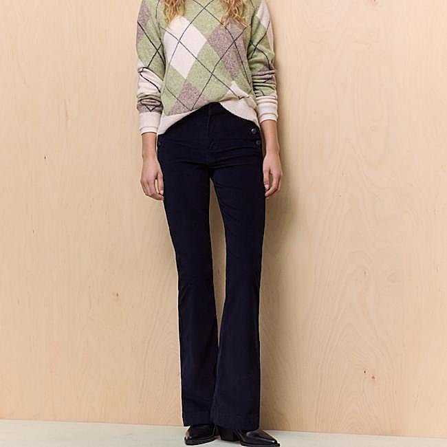 Pantalón de pana azul marino de Easy Wear, 39,99 euros.